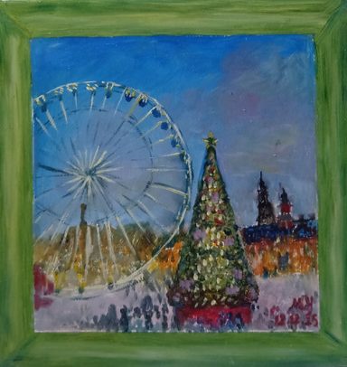 Fête de Noël avec une grande roue et un sapin illuminé dans un paysage urbain.